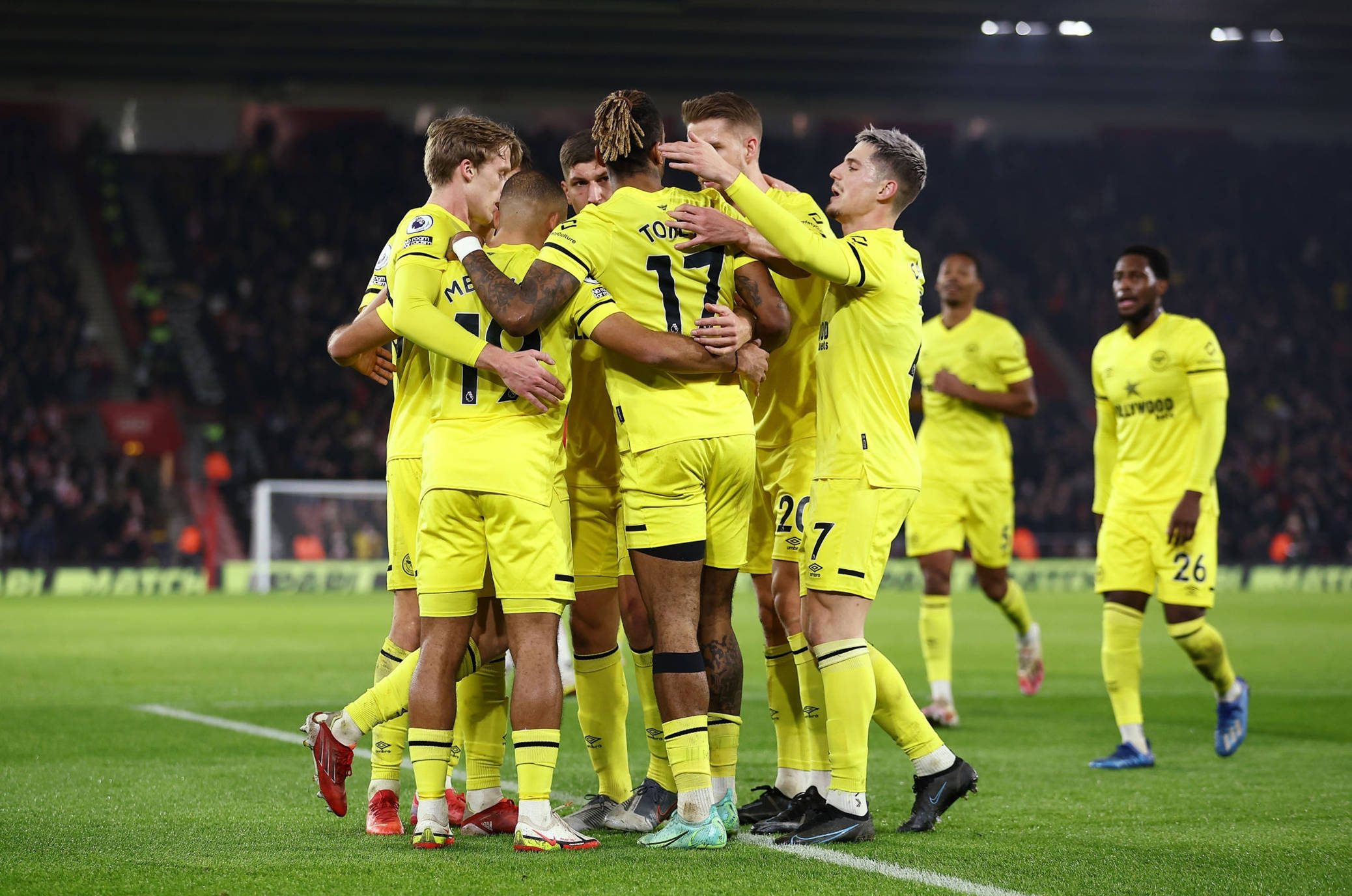 通过边路突 通过边路突